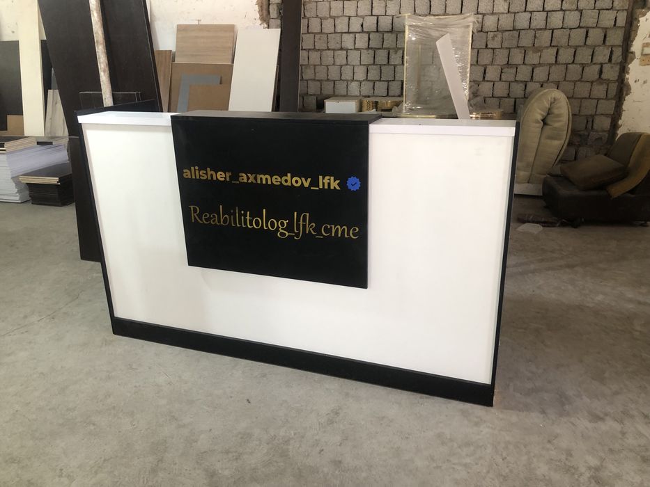 стойка ресепшн в клинику