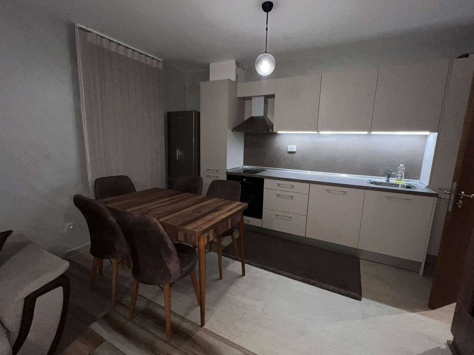 Дава се под наем Тристаен апартамент в София, Център - 90 кв.м за 700 € - Снимка #2