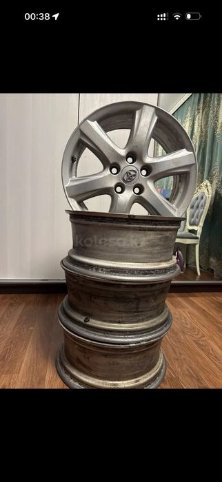 Продам диски на Тойота оригинальные