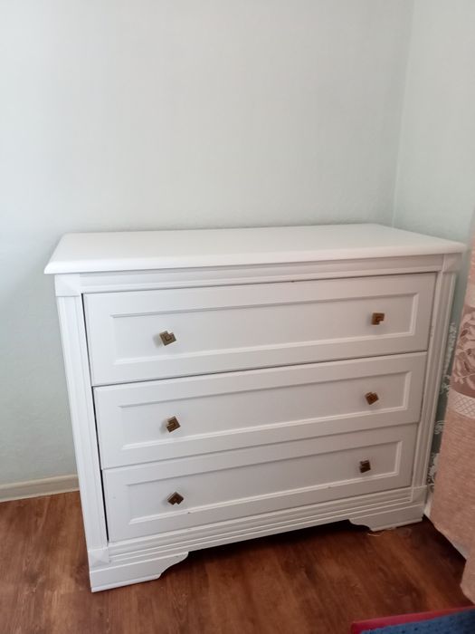 Кровать с матрасом, комод и тумба