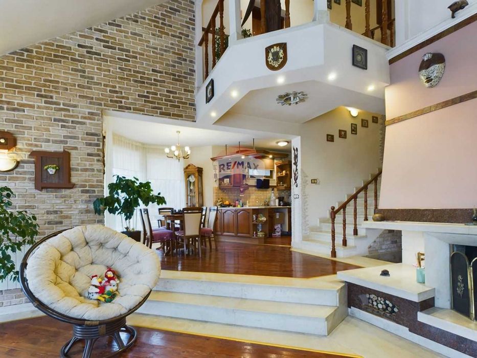 Продава се Къща в Варна, Виница - 271 кв.м за 2063 €/кв.м - Снимка #1