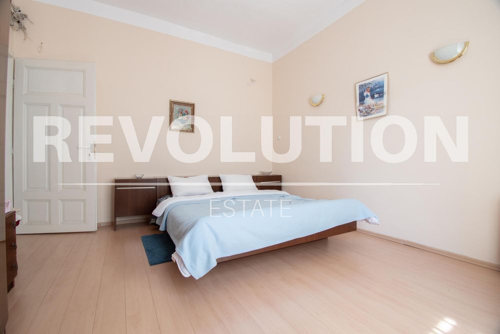 Дава се под наем Тристаен апартамент в София, Център - 106 кв.м за 750 € - Снимка #2