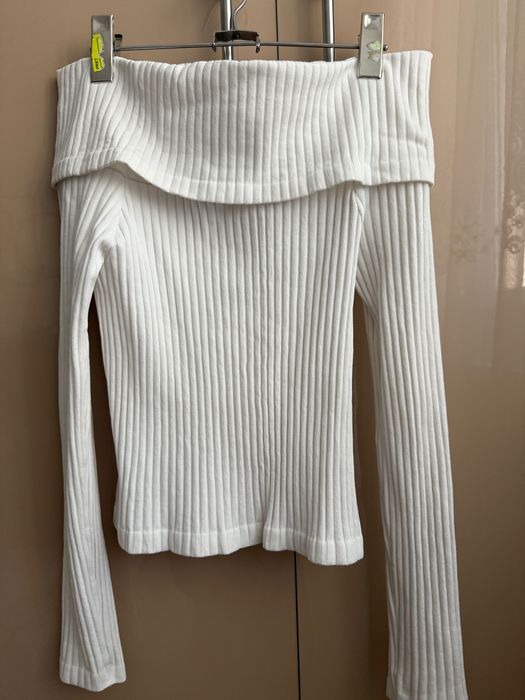 Top Zara cu umerii goi