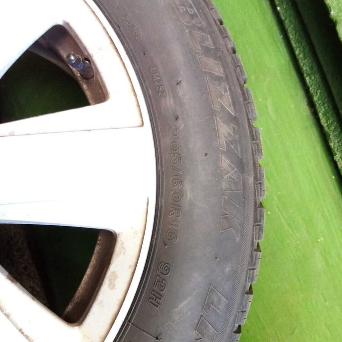 3 бр. джанти за Ауди със зимни гуми 205/60/16