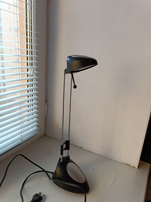 Настольная лампа