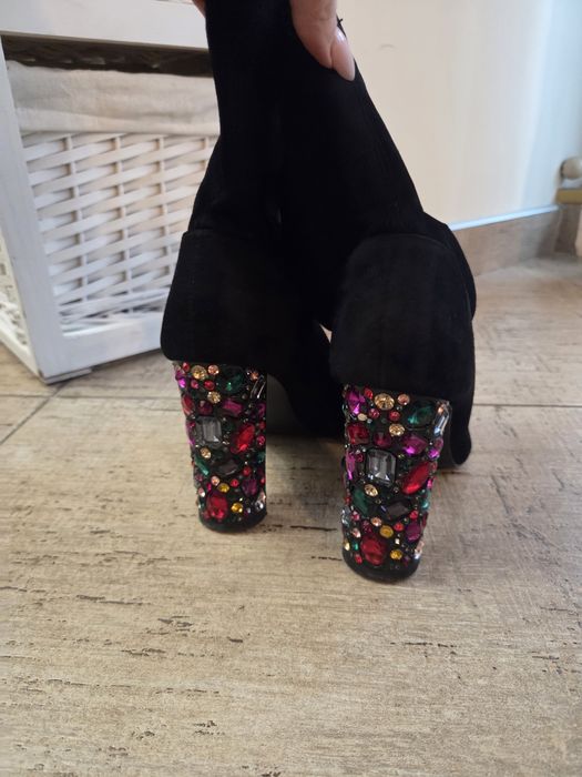 Велурени боти с камъни
