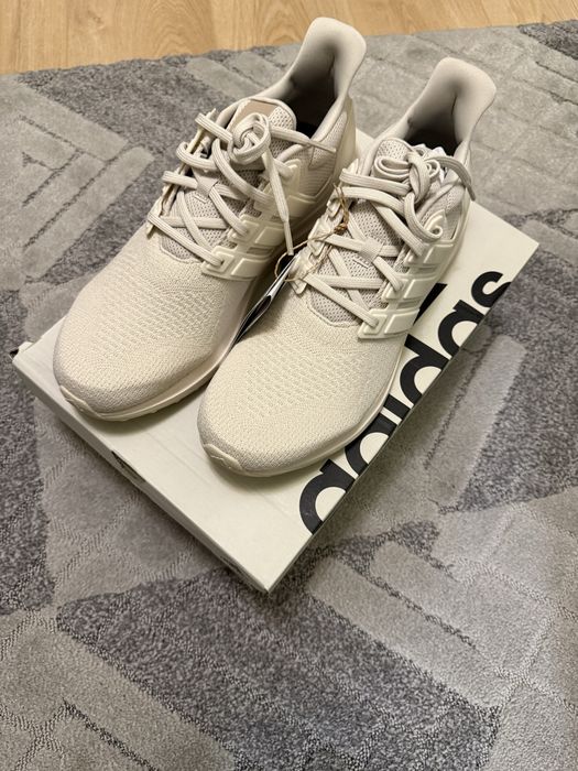 Adidas маратонки Чисто нови с кутия.