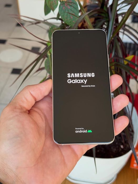 samsung S22 8/256Gb ideal