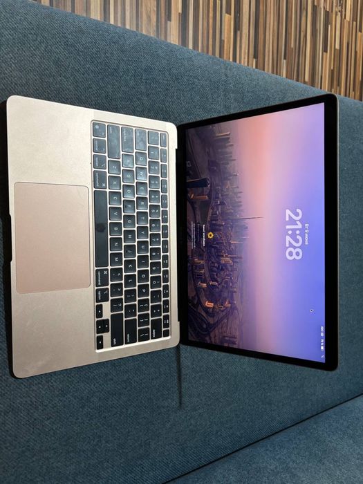MacBook Air 13- inch 2020 года