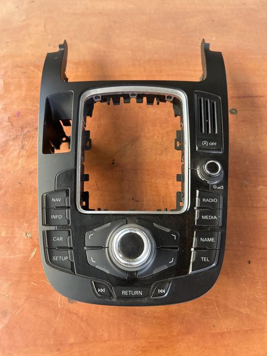 Consola centrală,cu butoane,trim Audi a4 b8 an 2010