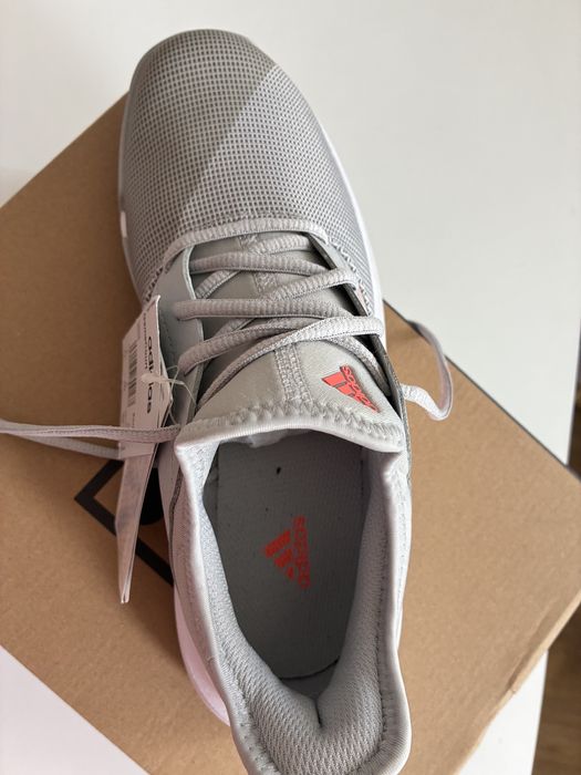 Нови тенис маратонки Adidas 40 2/3