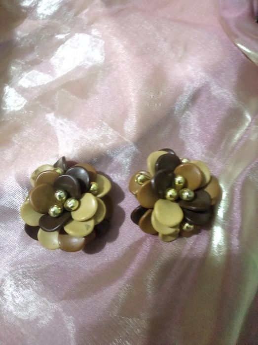 бусы, браслеты, клипсы