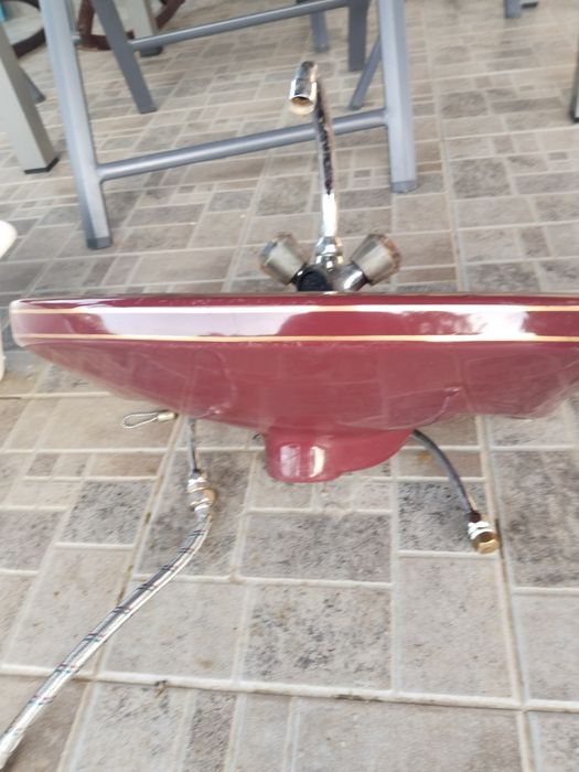 Vând chiuvetă cu tot cu robinet