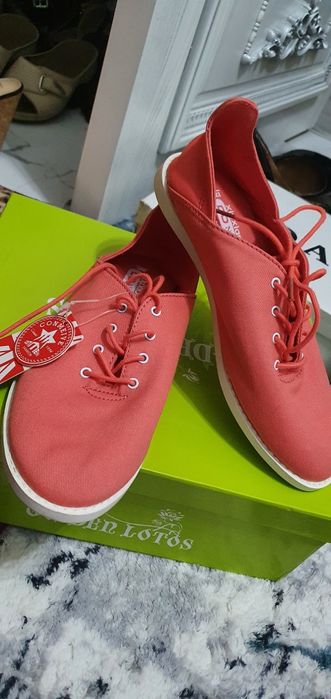 Срочно продаётся новый кеды