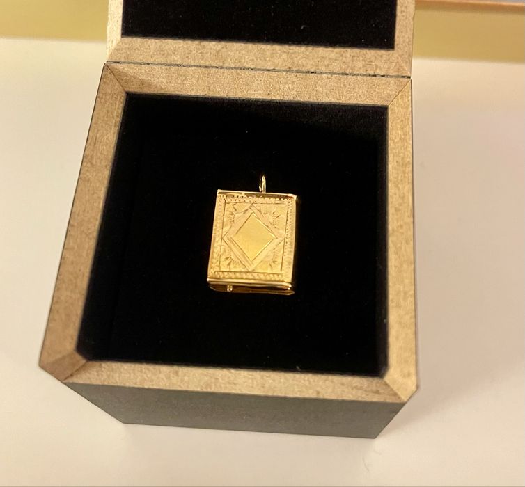 Vând pandantiv din aur de 18 K, model deosebit