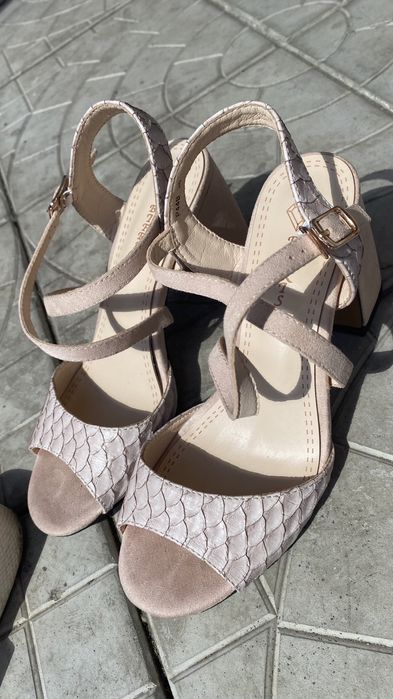 Продам женскую обувь