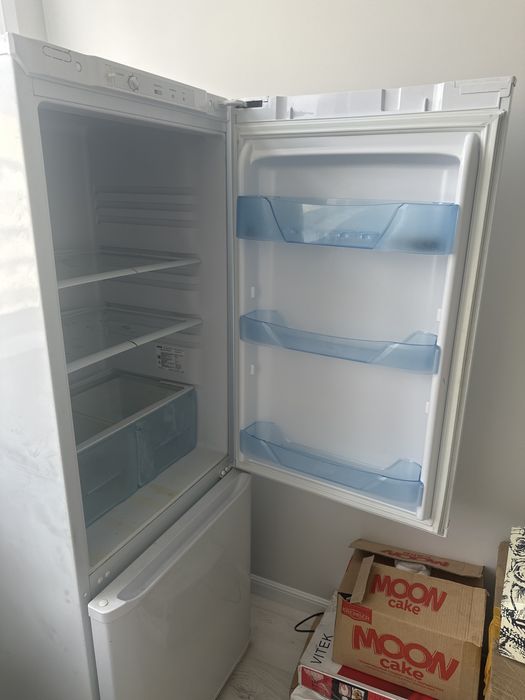 Холодильник  отдам за 7000
