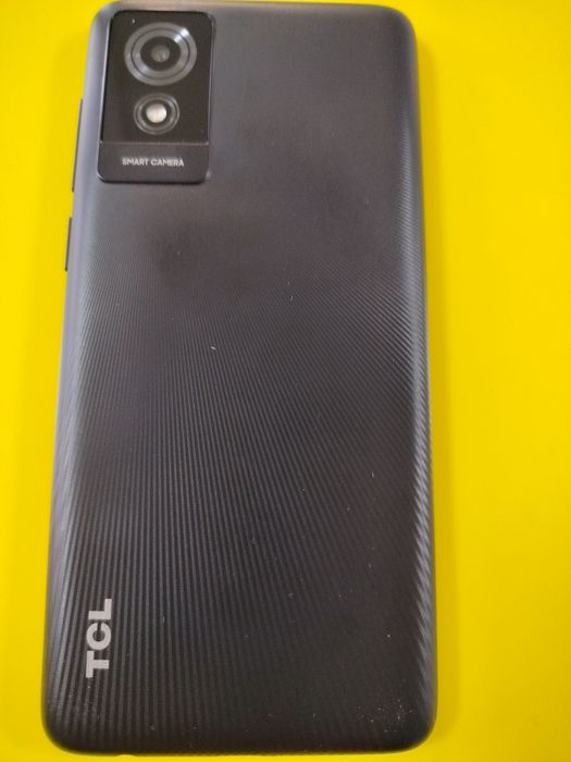 Smartphone TCL 501 nou
