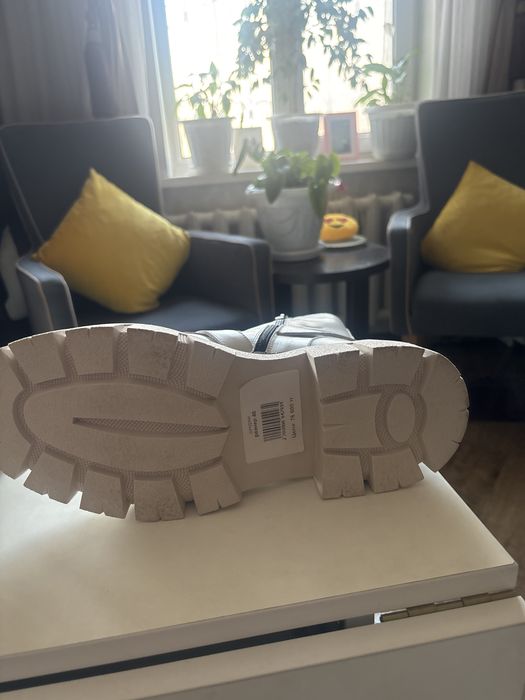 Ботинки белые кожанные новые