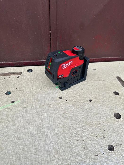 Nivela laser Milwaukee M12CLLP  raza verde 2025