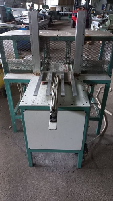 Машина за скосяваненан и окрайчване на точен размер за рамки на пчелар