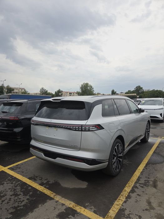 **Dongfeng 008 EV 610 KM 2026