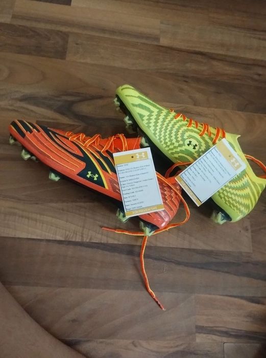 ghete de fotbal model purtat de Pedro Porro și Hakimi