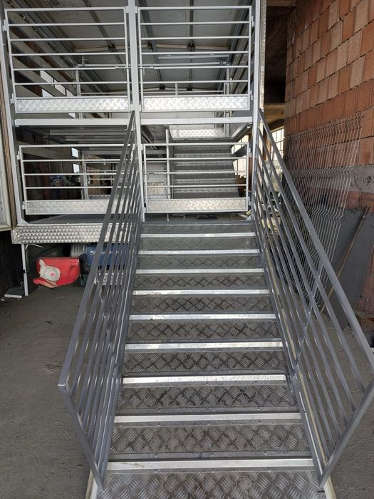 Transport animale vii cu masina autorizata D.S.V.S.A pe 2 nivele