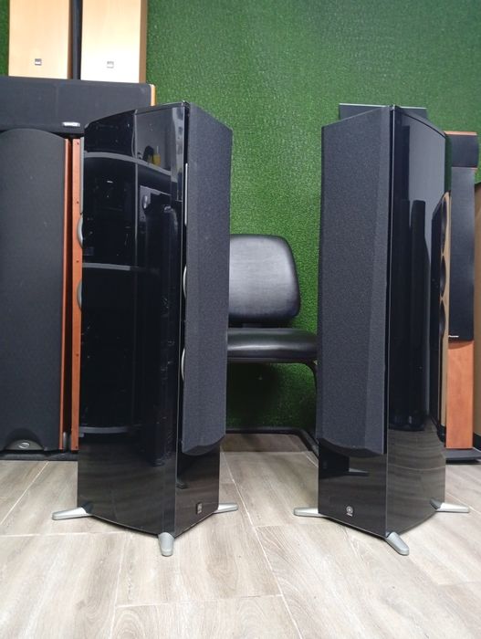 Тонколони YAMAHA NS-555 Black piano liqueur