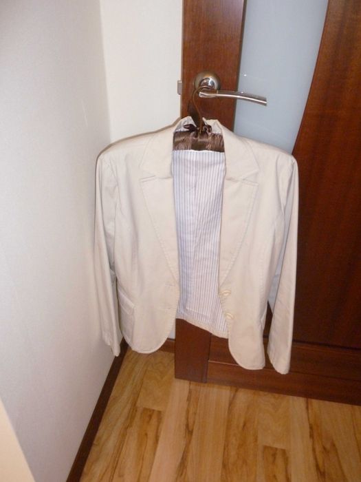 Продам 2 жакета кремового цвета