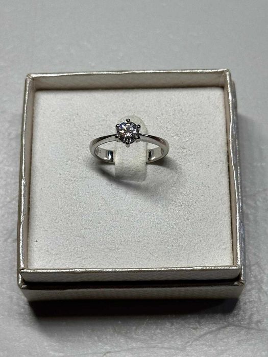 INEL AUR alb 18K + 1 Diamant = 0.55ct - VVS1- Solitaire - De Logodna !