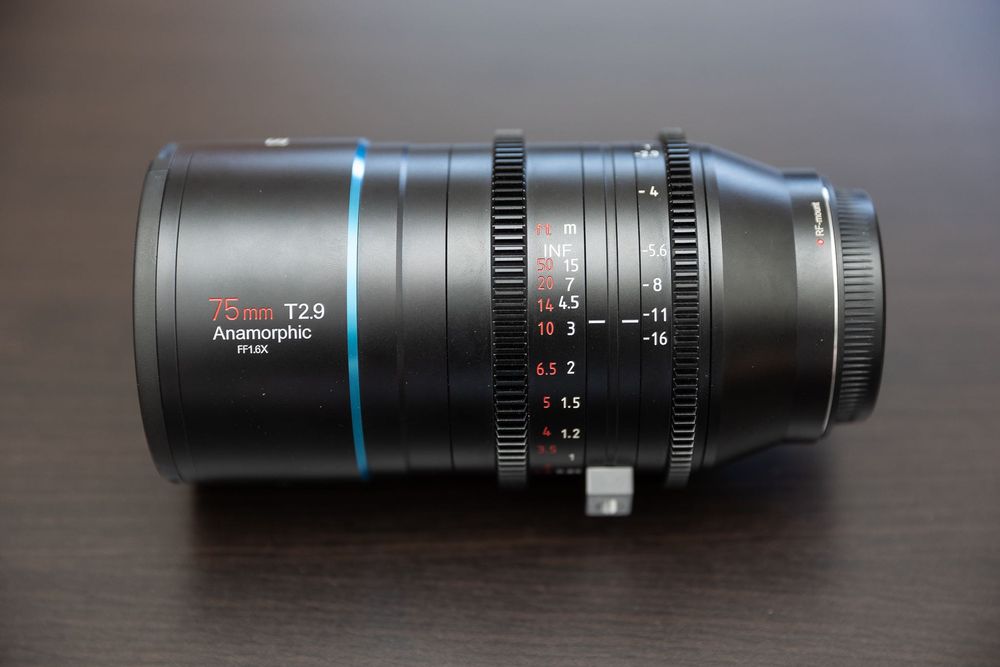 Vand obiectiv anamorphic Sirui 75mm T2.9 1.6x full frame RF mount