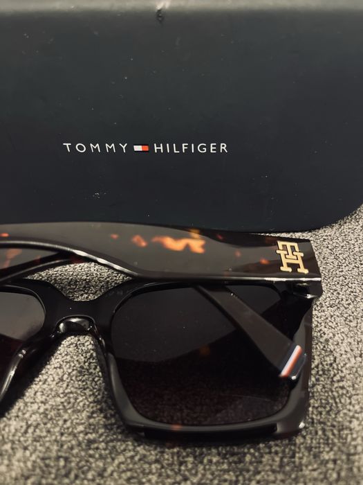Дамски слънчеви очила Tommy Hilfiger