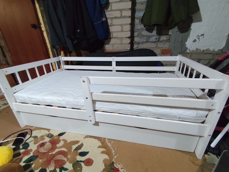 Продам детскую кроватку