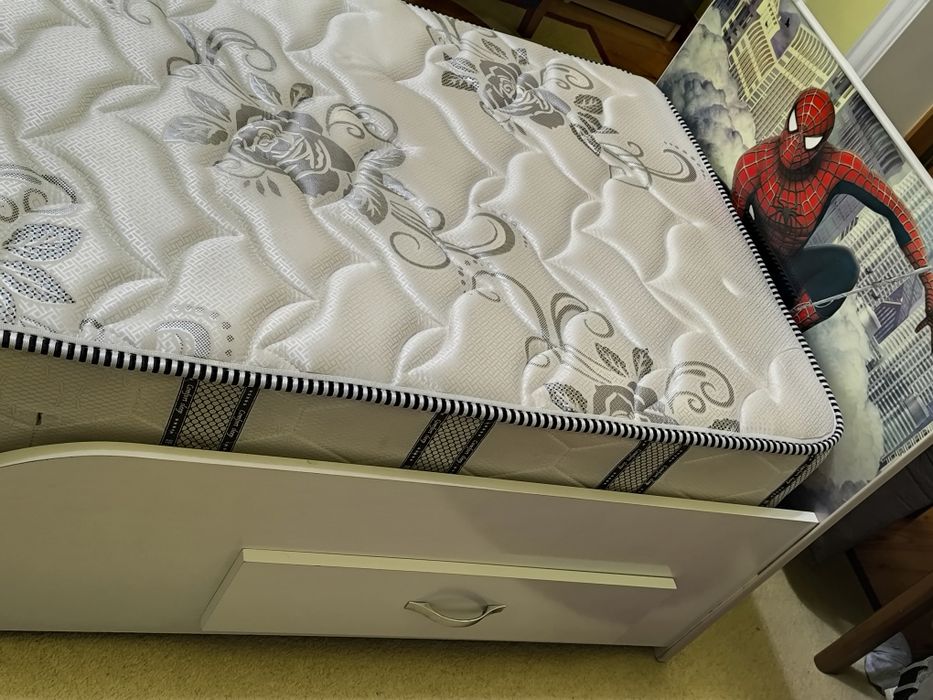 Продается кровать подростковая с матрасом