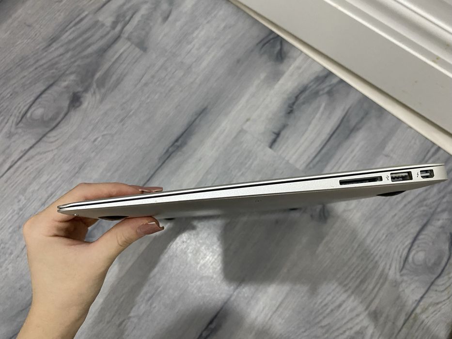 Продам MacBook Air 13-дюймовый