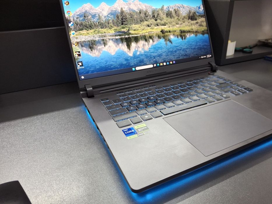 Asus RogStrix G615J  I7-14650HX RTX 5060 16GB Ram