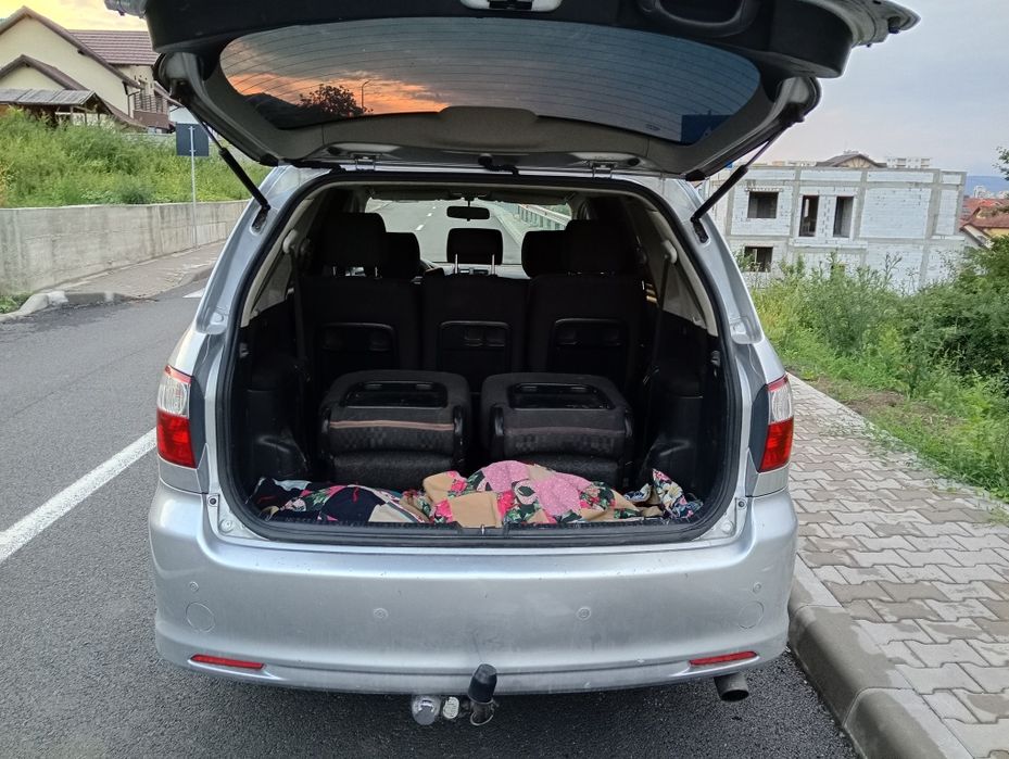 Vînd Toyota Avensis Verso 7 locuri