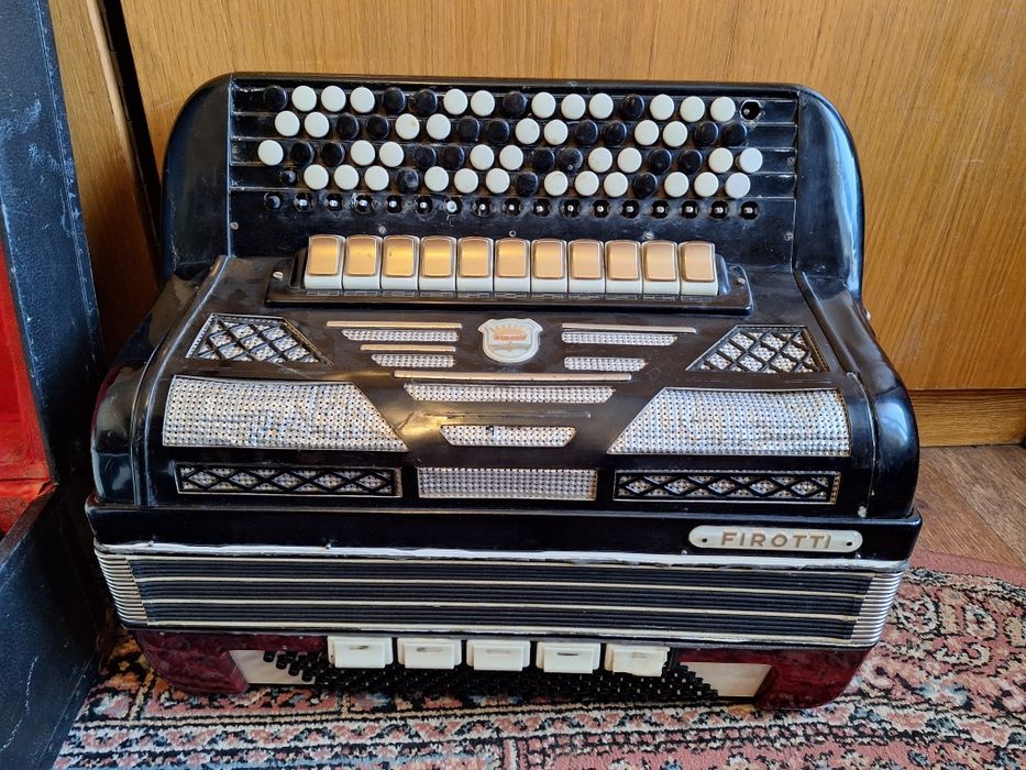 Продам баяны, аккордеоны