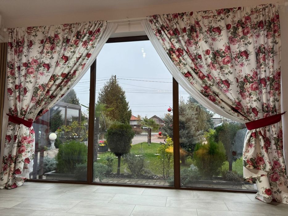 Perdele,draperii si o galerie