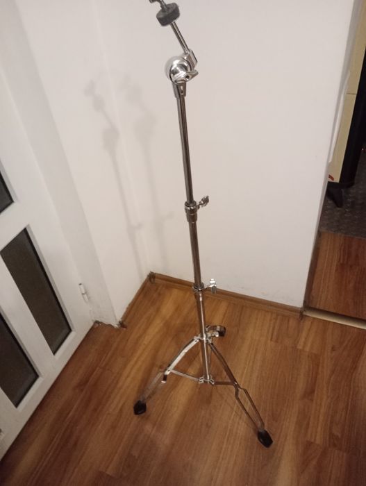 Продавам барабани,стойки,фус-машина  и педал за каса