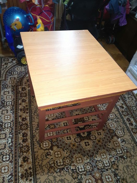 Малко ученическо бюро или за компютър