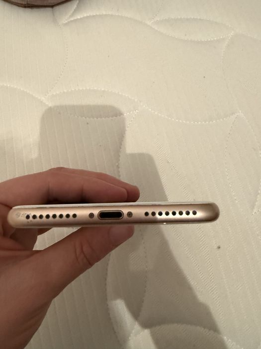 Продам iphone 8+