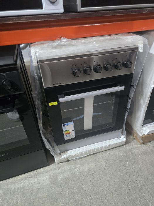 Нова свободностояща готварска печка с голяма фурна 85 л Kumtel  инокс