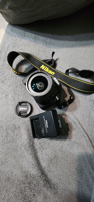 Продам фотокамеру Nikon D3400