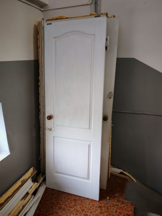 Двери меж комнаты