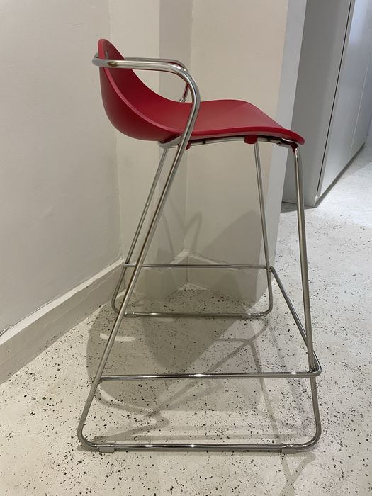 Висок дизайнерски стол