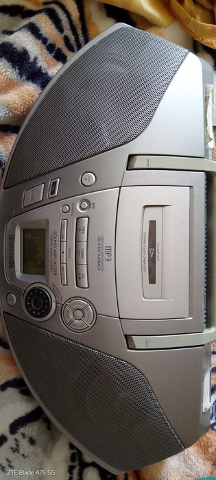 Vînd casetofon Panasonic