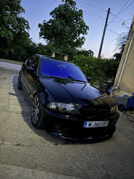 BMW E46 320i.