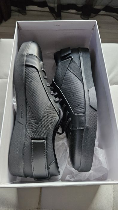 Прадавам Чисто Нови обувки Calvin Clein